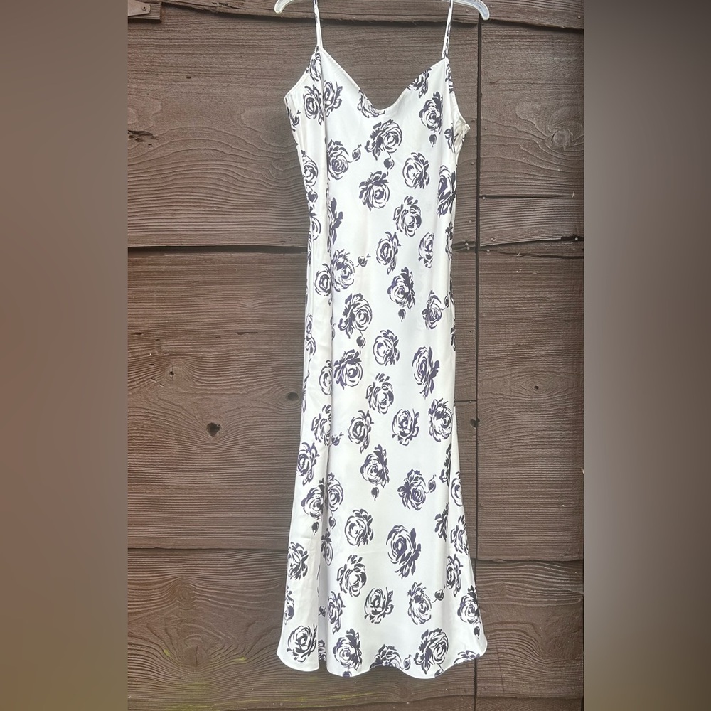220.CLUB MONACO Women’s Shiny Purple Floral Print Midi Length Slip Dress.